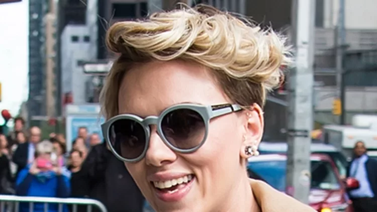 H Scarlett Johansson με άψογο look στον David Letterman