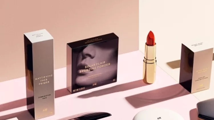 H H&M λανσάρει τη νέα σειρά καλλυντικών της. Πότε θα είναι διαθέσιμη;