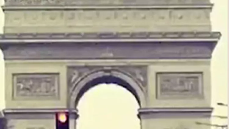 852 instagramers σε ταξιδεύουν σε όλο τον κόσμο (video)