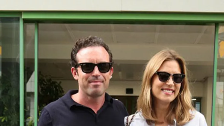 Τι φόρεσε η Βίκυ Καγιά βγαίνοντας από το μαιευτήριο