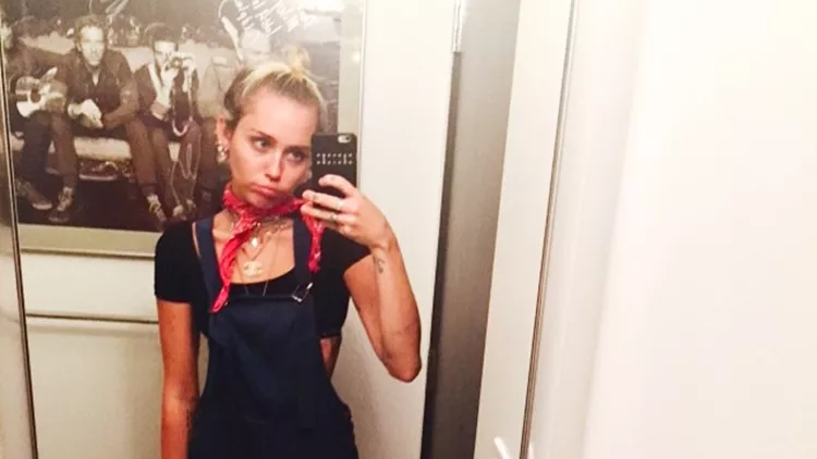 Miley Cyrus: Υποδέχτηκε το καλοκαίρι με μικροσκοπικό μπικίνι