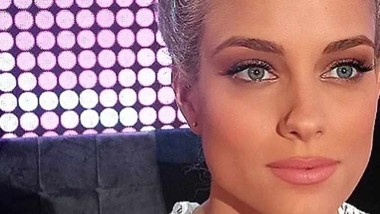 Δείτε τι έπαθε η Δούκισσα Νομικού προσπαθώντας να δει ποδόσφαιρο