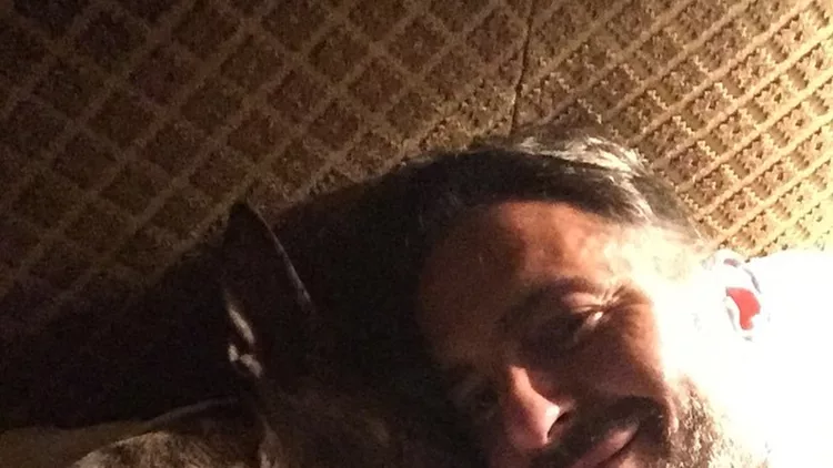Marc Jacobs: Η φωτογραφία με το σκύλο του που κοιμούνται αγκαλιά 