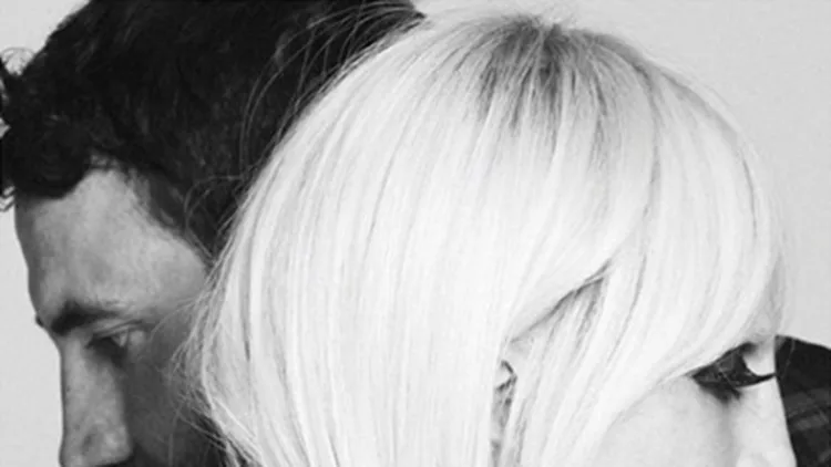H νέα φωτογραφία από την καμπάνι του οίκου Givenchy με την Donatella Versace