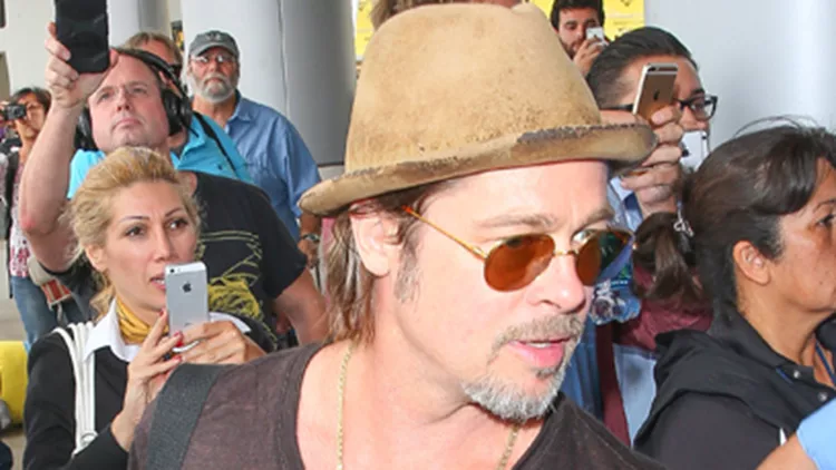 Brad Pitt: Με fit σώμα και διάφανη μπλούζα στα 51 του!
