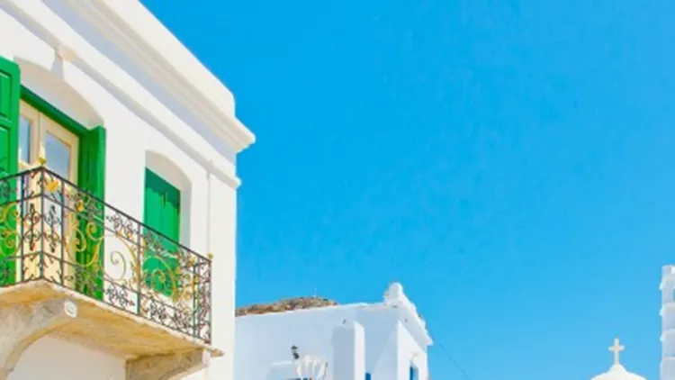 Ένα ελληνικό νησί ανάμεσα στους πιο πολύχρωμους προορισμούς της Ευρώπης