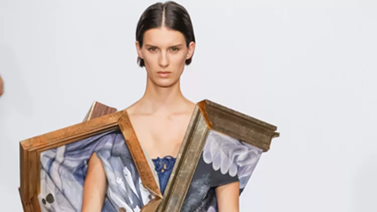 Victor & Rolf: Ένα πρωτότυπο show με ρούχα που γίνονταν πίνακες στον τοίχο!