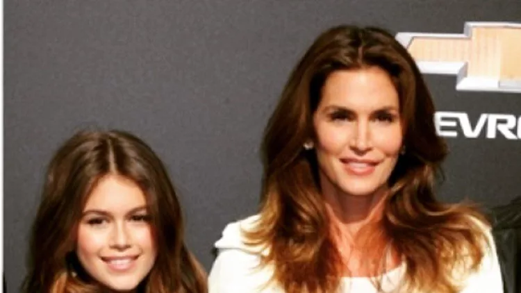 Cindy Crawford: Η κόρη της Kaia Gerber στη πρώτη της φωτογράφηση για γυναικείο περιοδικό