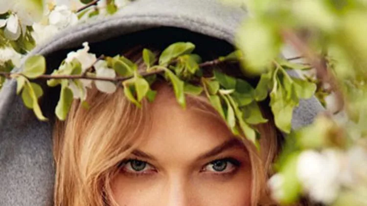 Η Karlie Kloss για τον Οίκο Marella σχεδόν αμακιγιάριστη