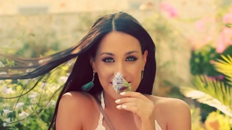 Το νεό video clip της Μαλού, που μας ταξιδεύει στις Σπέτσες! 