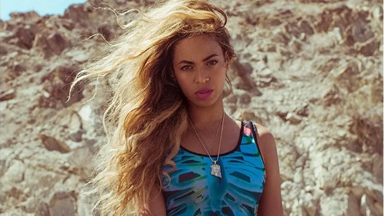 Η Beyonce φοράει μαγιό με την υπογραφή της Rita Ora για τις δικές της διακοπές!