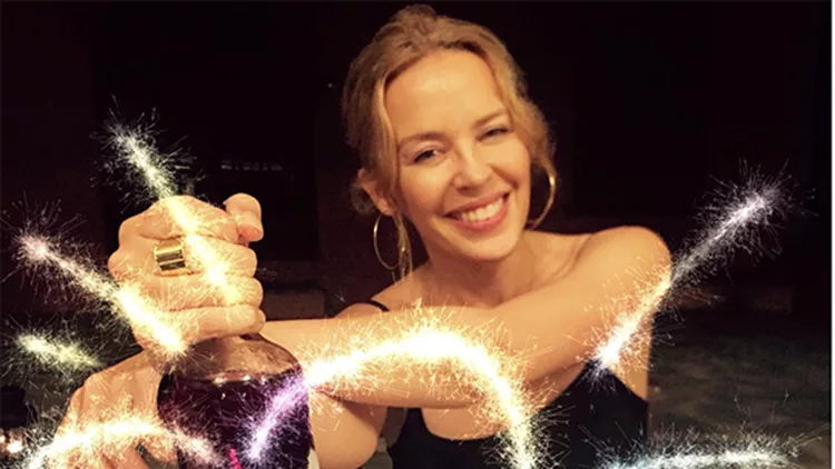 Kylie Minogue: Γιορτάζει τους 1 εκ. followers στο instagram με μια σέξι φώτο