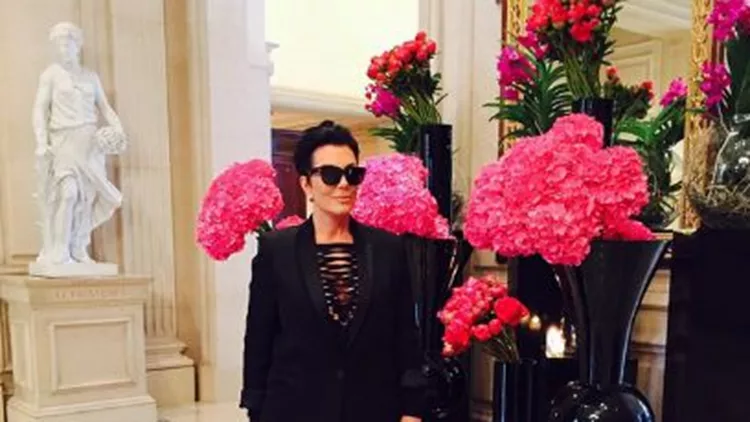 Ποια το φόρεσε καλύτερα; Η Kris Jenner αποκαλύπτει ότι η Kylie της έκλεψε το μαγιό
