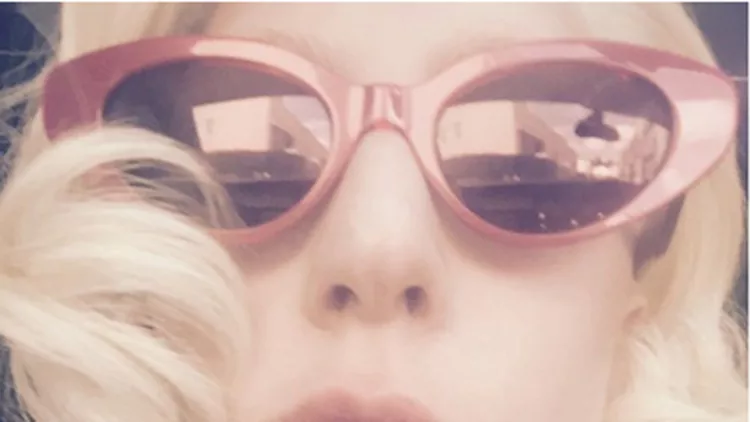 Οι πρώτες φωτογραφίες της Lady Gaga από το American Horror Story: Hotel