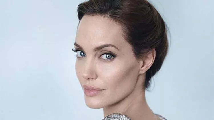 Αυτή είναι η σωσίας της Angelina Jolie