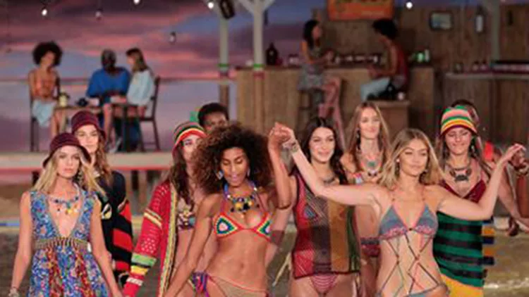 Tommy Hilfiger S/S16: Φωτογραφίες από το fashion show που εντυπωσίασε!