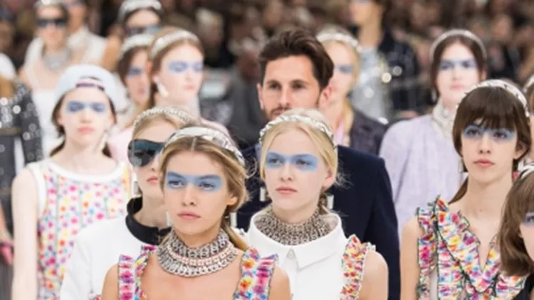 Είναι το μπλε το αγαπημένο σου χρώμα; Ο οίκος Chanel σου λέει ότι θα γίνει!