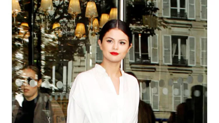 Η Selena Gomez αποκαλύπτει ότι πάσχει από λύκο