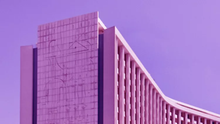 Το Hilton "βάφεται ροζ" και γίνεται Σύμβολο Ελπίδας!