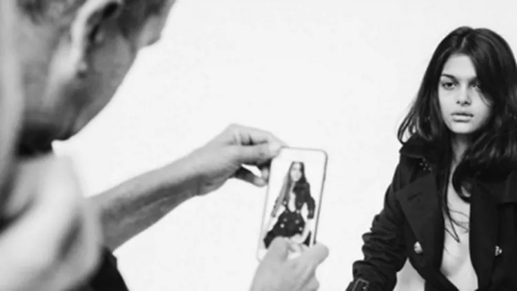 Η νέα καμπάνια του Burberry live στο Snapchat