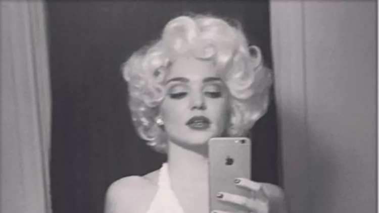 Η Miranda Kerr μεταμορφώνεται σε Merilyn Monroe για το Halloween
