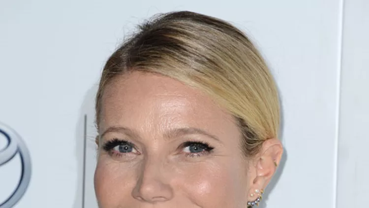 H Gwyneth Paltrow έδωσε ένταση στο βλέμμα της τοποθετώντας ψεύτικες βλεφαρίδες, οι οποίες, όπως παρατηρείς αποτελούν την λεπτομέρεια που κάνει τη διαφορά στο beauty look της