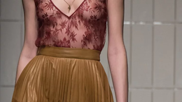  Πλισέ Φούστα: 8 stylish τρόποι να φορέσεις την τάση