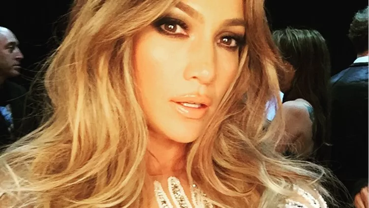 Το απόλυτο μυστικό για τέλειες selfies από την Jennifer Lopez 