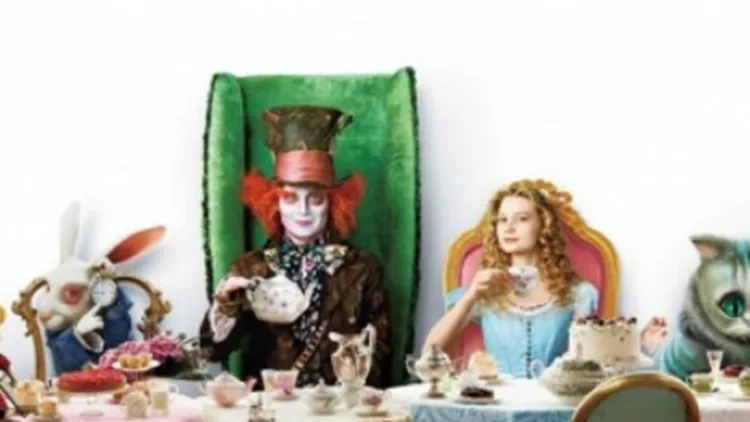 Κυκλοφόρησαν τα πόστερ της νέας ταινίας Alice Through the Looking Glass