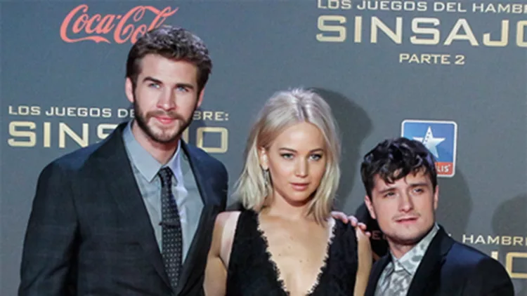 Jennifer Lawrence: Στο κόκκινο χαλί ΧΩΡΙΣ φόρεμα Dior