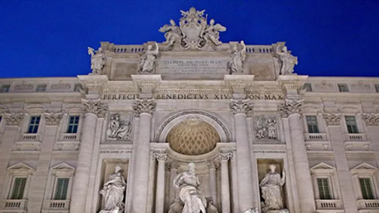 BINTEO: Δες βήμα βήμα την αναπαλαίωση του Fontana di Trevi από τον οίκο Fendi