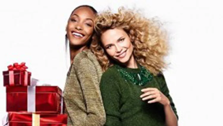 Η Natasha Poly και η Jourdan Dunn κάνουν Χριστούγεννα στα H&M!