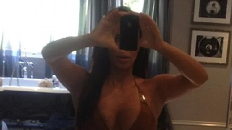 H Kim Kardashian χωρίς ρετούς με το μαγιό! 