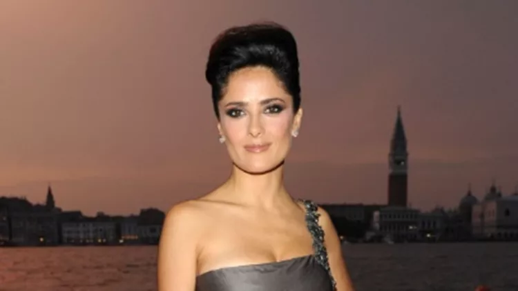 Η Salma Hayek θα παρουσιάσει τα φετινά Gucci Awards