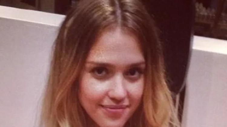 Γιατί έγινε ξανθιά η Jessica Alba;