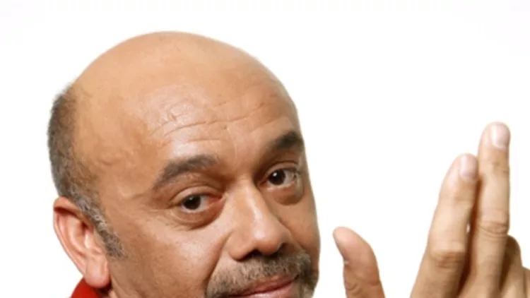 Οι γόβες του Christian Louboutin κάνουν βόλτες στο Παρίσι
