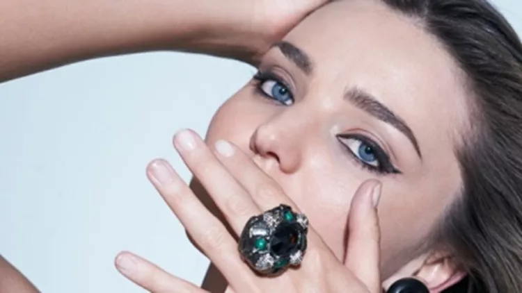 Miranda Kerr: "Μέσα μου νιώθω χίπισσα"