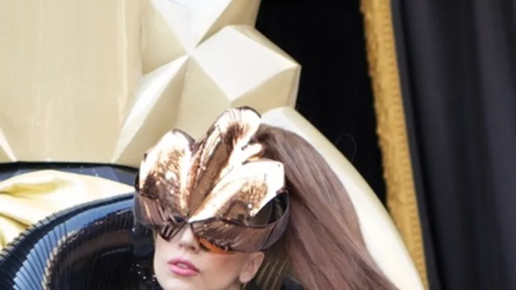 Lady Gaga: Γιατί πήρε 11 κιλά;