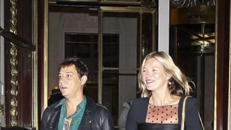 Η Kate Moss με τον σύζυγό της στο Παρίσι! 