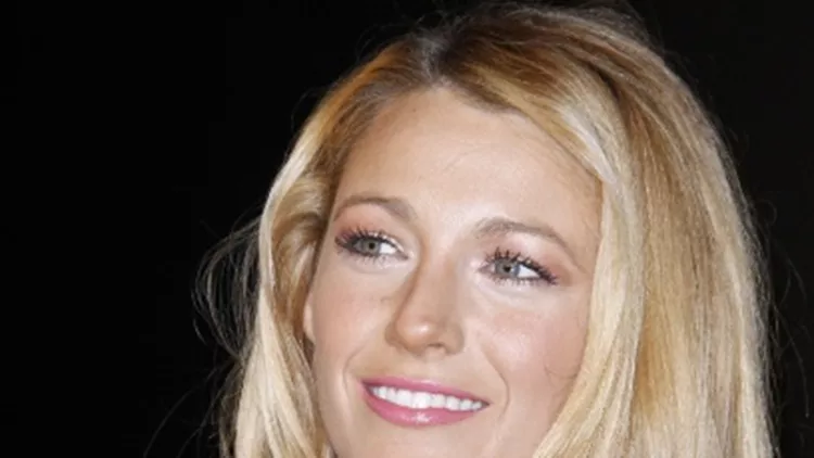 Blake Lively: Με τα χέρια στις τσέπες!