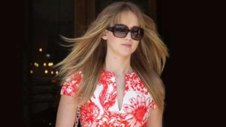 Η Jennifer Lawrence είναι το νέο πρόσωπο της τσάντας Miss Dior