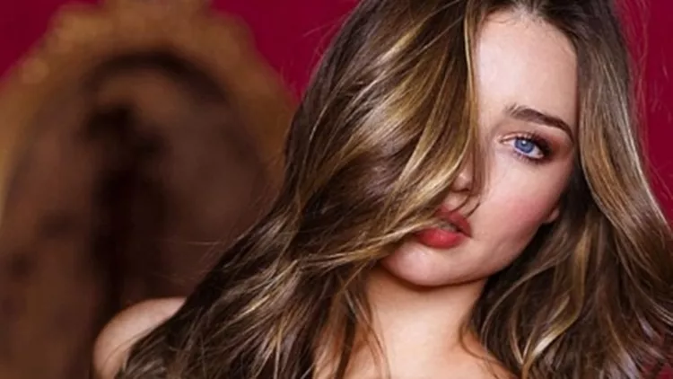 Miranda Kerr: Άλλη μια σέξι φωτογράφηση με εσώρουχα 