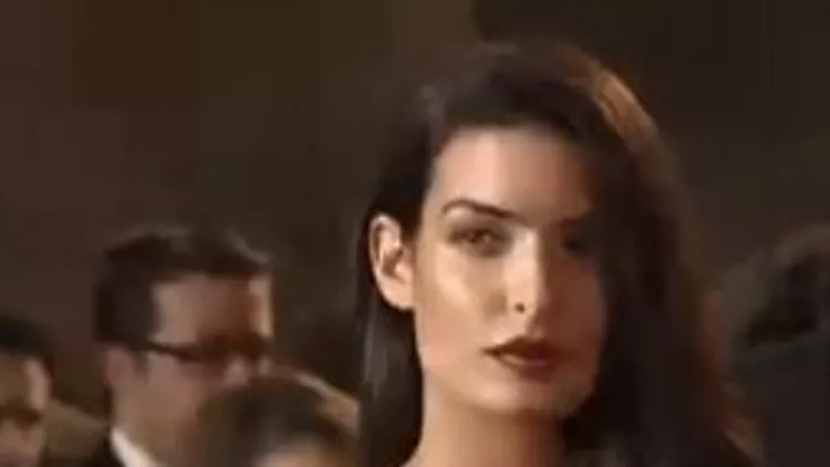 Η Τόνια Σωτηροπούλου στο κόκκινο χαλί της ταινίας Skyfall