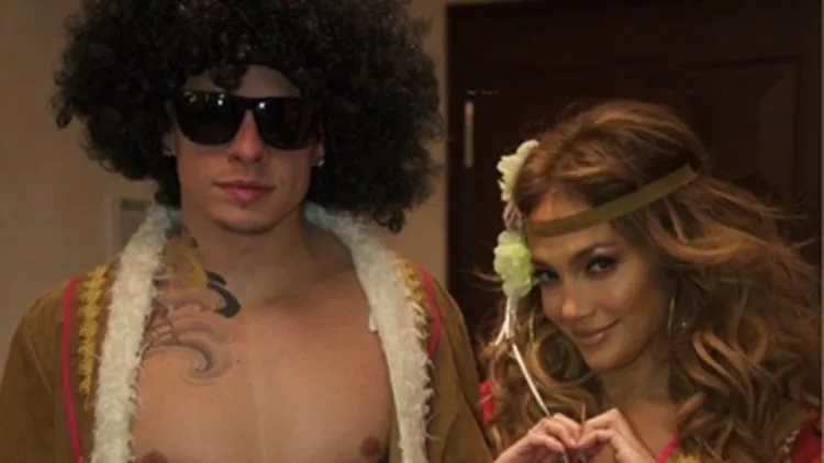 Jennifer Lopez: Ποζάρει με τον ημίγυμνο Casper