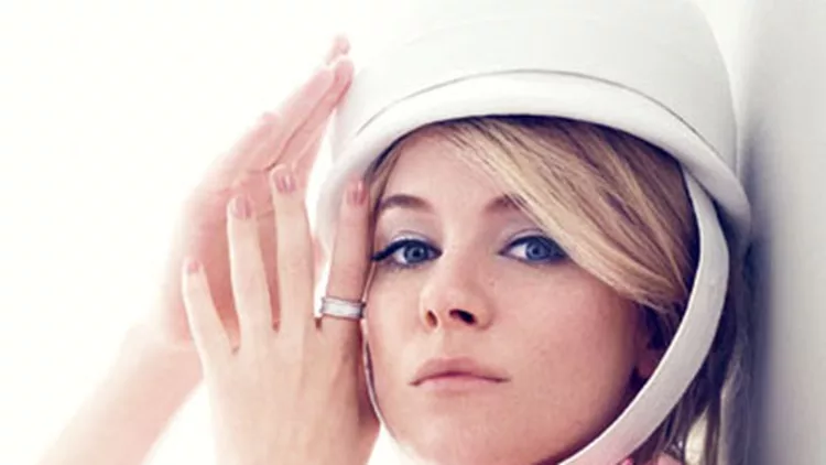 H Sienna Miller στο εξώφυλλο του Harper's Bazaar