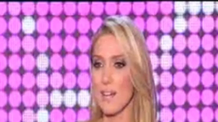 Τι φόρεσε η Έλενα Παπαβασιλείου στην εκπομπή “Όλα” 