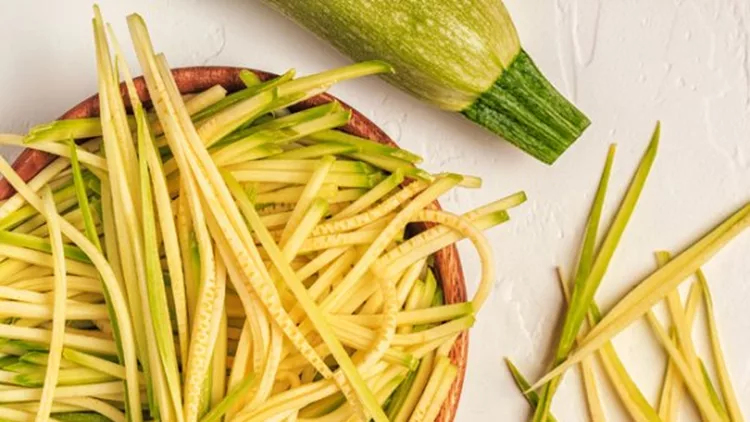 Spiralized λαχανικά και φρούτα; Να γιατί τα noodles από λαχανικά είναι η τάση που πρέπει να ακολουθήσεις