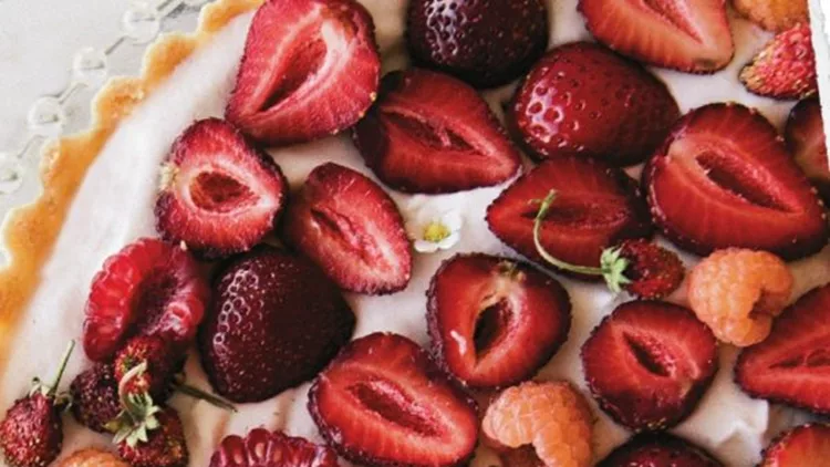 Τάρτα φράουλας χωρίς γλουτένη και ζάχαρη: Η γλυκιά και light συνταγή