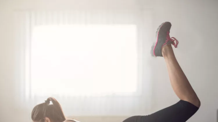 Μόλις 6 ασκήσεις για κυτταρίτιδα στο σπίτι που θα αλλάξουν τους γλουτούς μας