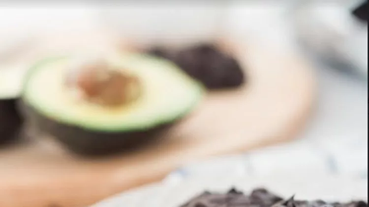Συνταγή για cookies σοκολάτας με αβοκάντο και ελάχιστη ζάχαρη